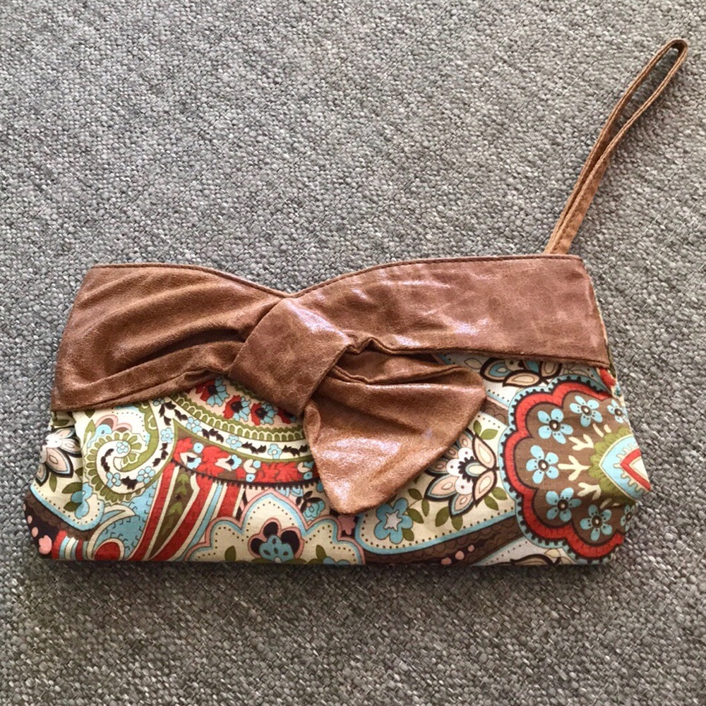 Retro Paisley Pattern Wristlet